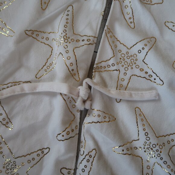 Berkshire Creamy White Luxurious Beachy Christmas Tree Skirt - Picture 5 of 8